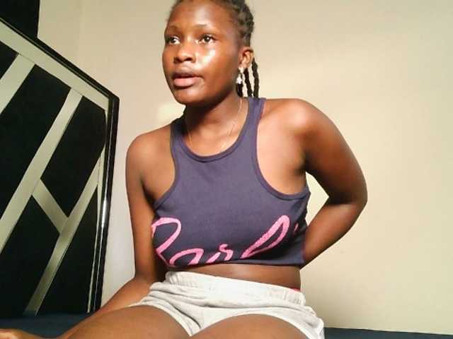 Oliviablue live cam on BongaCams