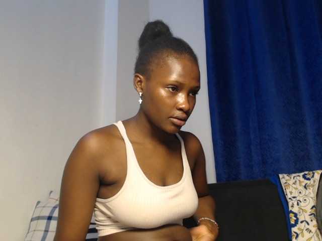 Oliviablue live cam on BongaCams