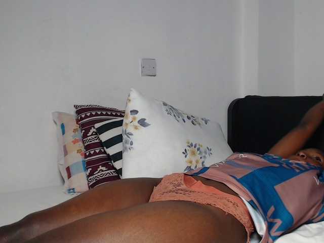 Oliviablue live cam on BongaCams