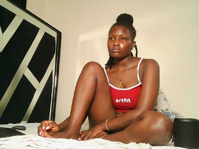 Oliviablue live cam on BongaCams