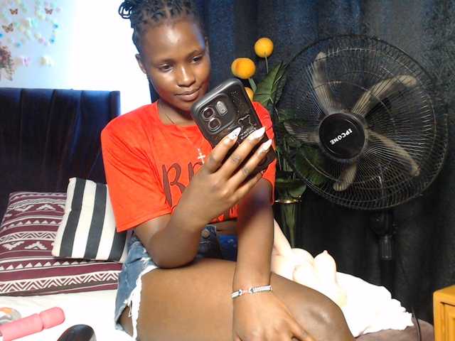 Oliviablue live cam on BongaCams