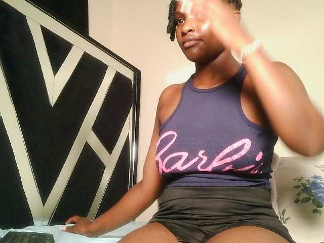 Oliviablue live cam on BongaCams