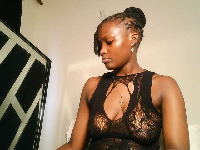 Oliviablue live cam on BongaCams