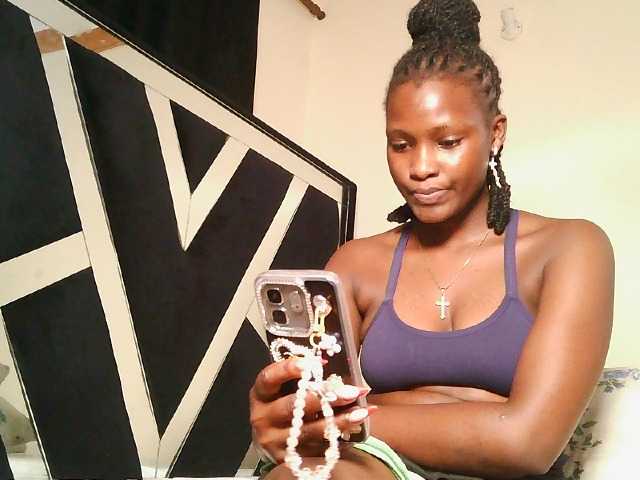 Oliviablue live cam on BongaCams