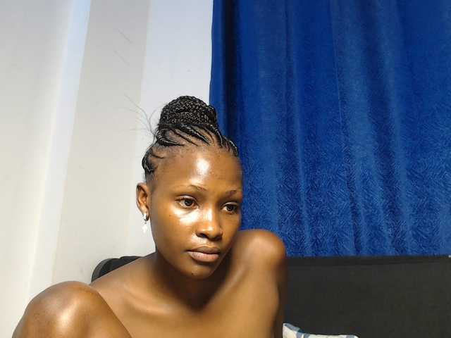Oliviablue live cam on BongaCams
