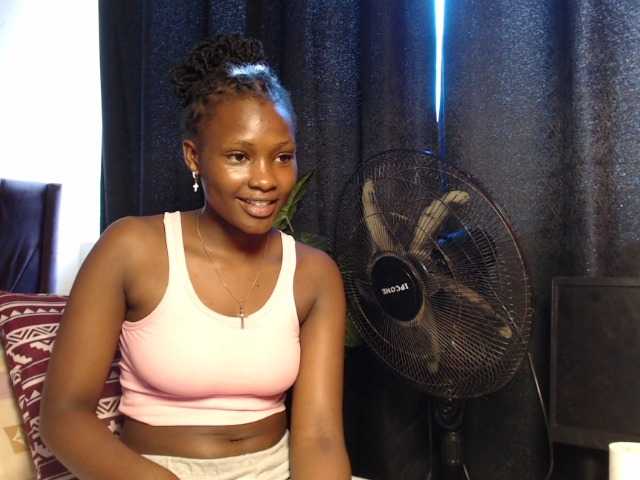 Oliviablue live cam on BongaCams