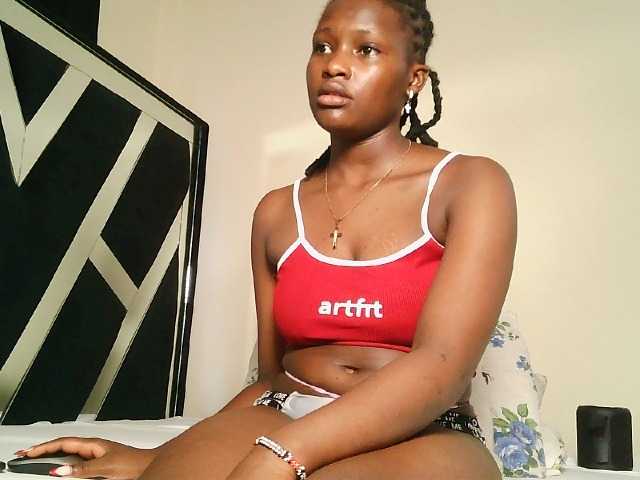 Oliviablue live cam on BongaCams