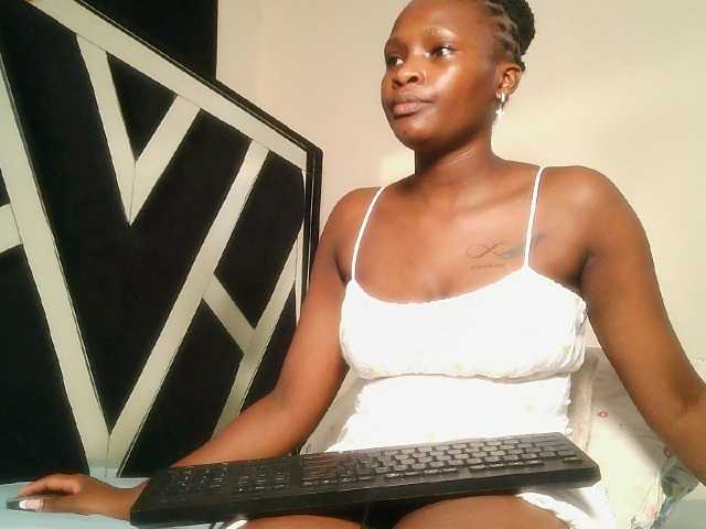Oliviablue live cam on BongaCams