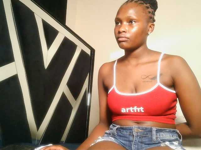 Oliviablue live cam on BongaCams