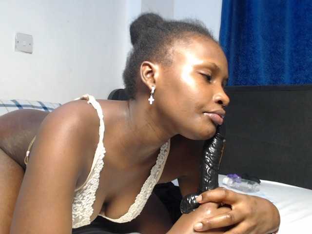 Oliviablue live cam on BongaCams