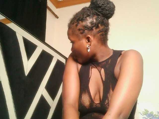 Oliviablue live cam on BongaCams