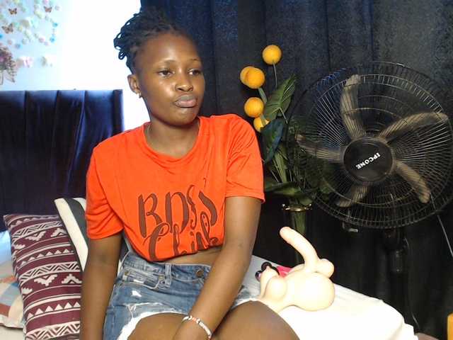 Oliviablue live cam on BongaCams