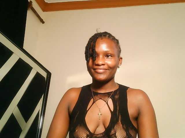 Oliviablue live cam on BongaCams