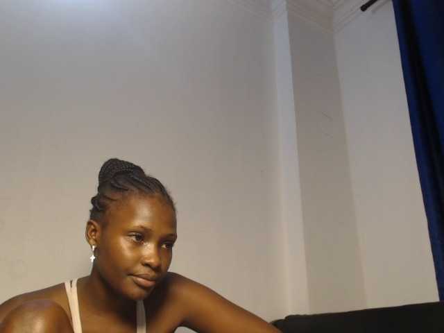 Oliviablue live cam on BongaCams