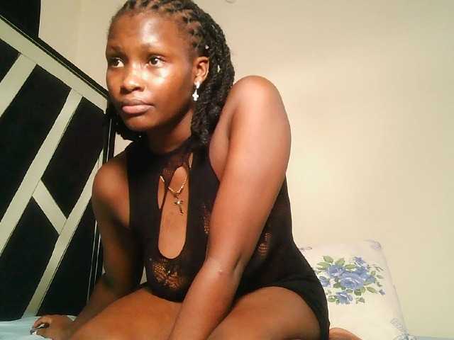 Oliviablue live cam on BongaCams