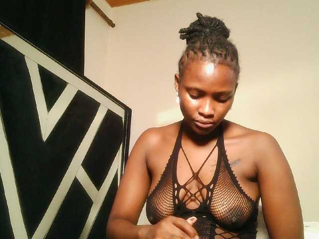 Oliviablue live cam on BongaCams
