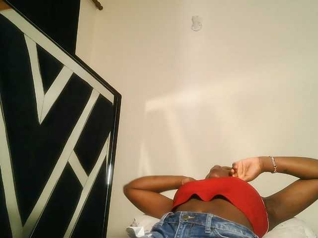Oliviablue live cam on BongaCams