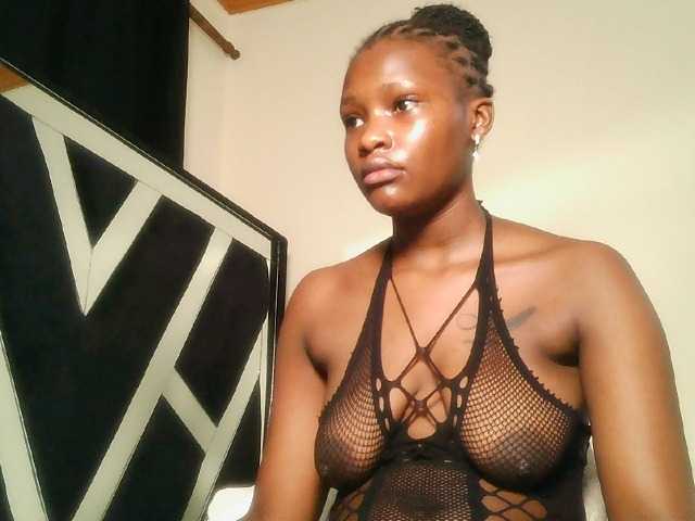 Oliviablue live cam on BongaCams