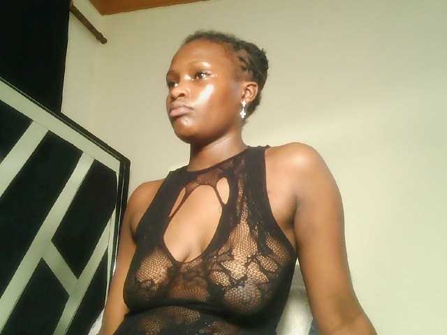 Oliviablue live cam on BongaCams
