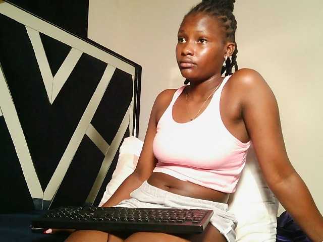 Oliviablue live cam on BongaCams