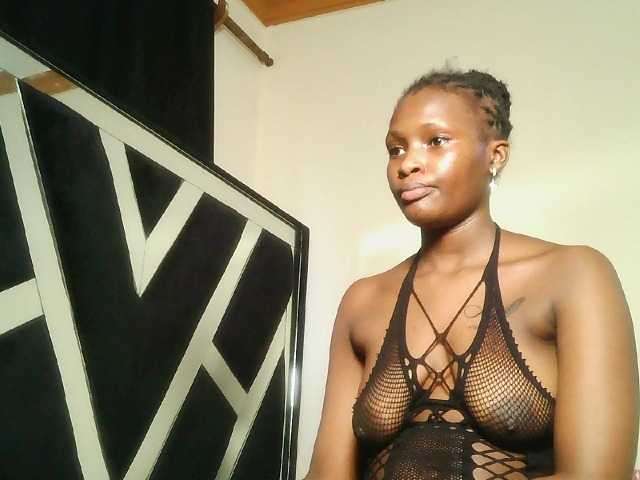 Oliviablue live cam on BongaCams