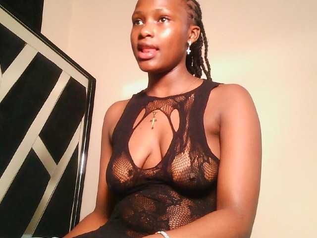 Oliviablue live cam on BongaCams