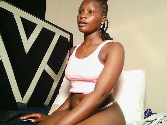 Oliviablue live cam on BongaCams