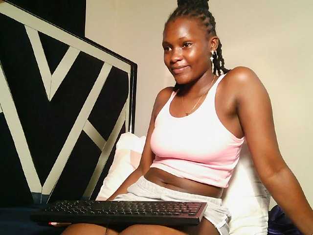 Oliviablue live cam on BongaCams