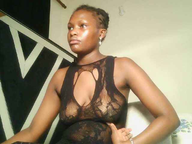 Oliviablue live cam on BongaCams