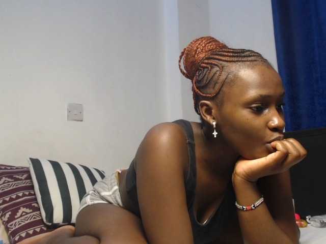 Oliviablue live cam on BongaCams