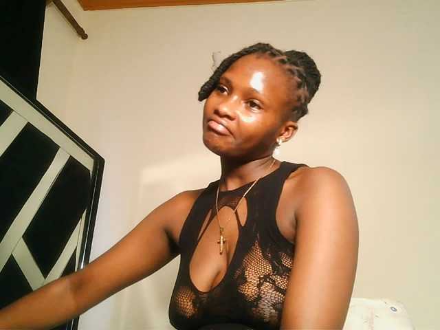 Oliviablue live cam on BongaCams