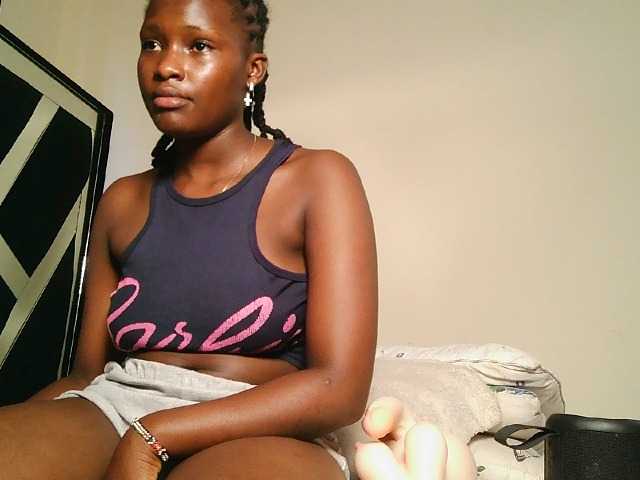 Oliviablue live cam on BongaCams