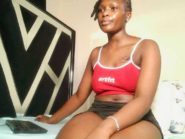 Oliviablue live cam on BongaCams