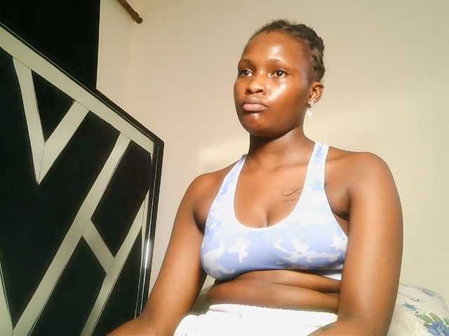 Oliviablue live cam on BongaCams