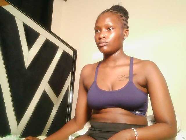 Oliviablue live cam on BongaCams