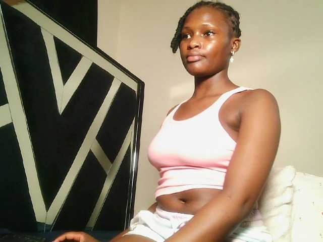 Oliviablue live cam on BongaCams