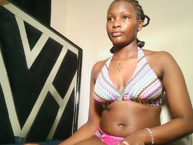 Oliviablue live cam on BongaCams
