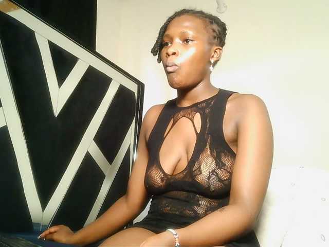 Oliviablue live cam on BongaCams