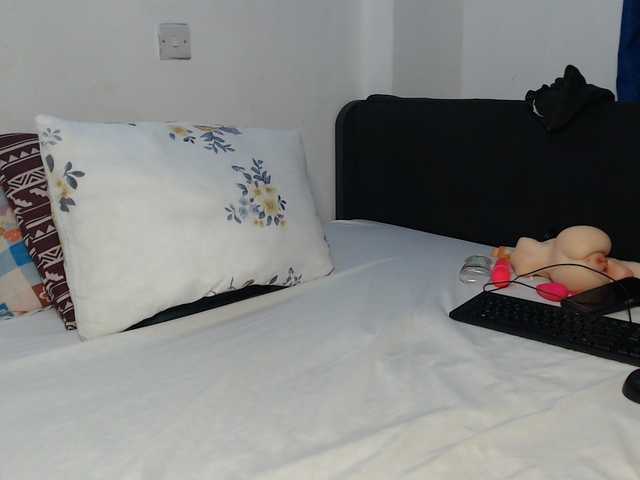 Oliviablue live cam on BongaCams