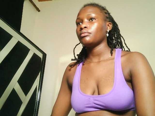 Oliviablue live cam on BongaCams