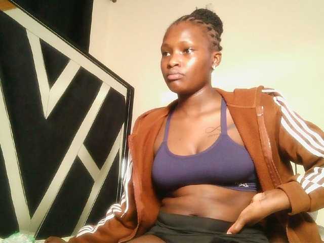 Oliviablue live cam on BongaCams