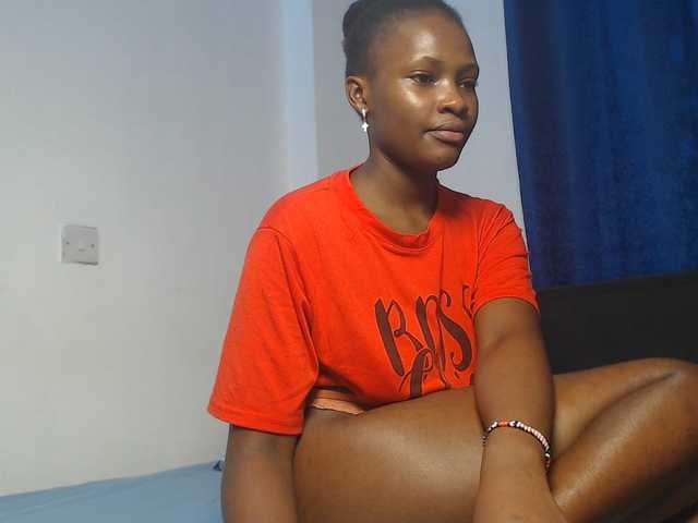 Oliviablue live cam on BongaCams