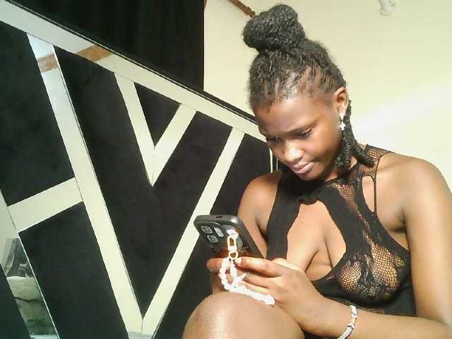 Oliviablue live cam on BongaCams