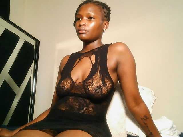Oliviablue live cam on BongaCams