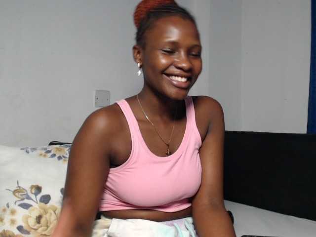 Oliviablue live cam on BongaCams