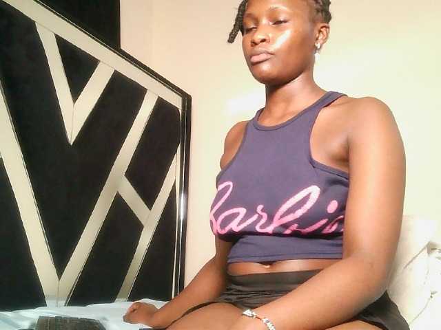 Oliviablue live cam on BongaCams