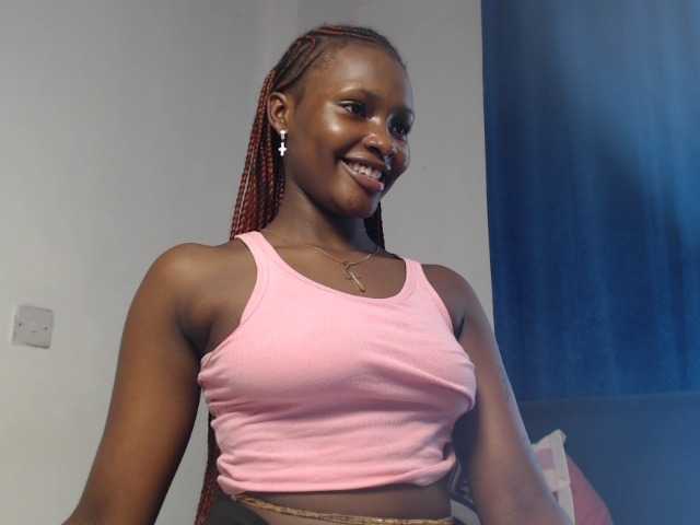 Oliviablue live cam on BongaCams