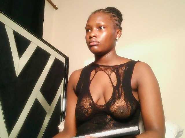 Oliviablue live cam on BongaCams