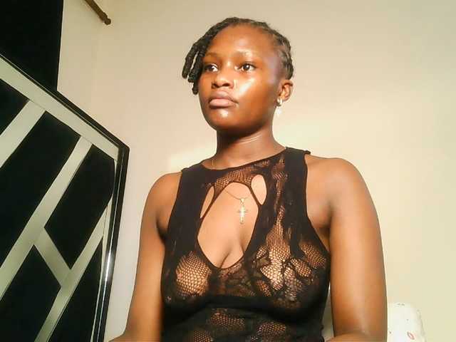 Oliviablue live cam on BongaCams