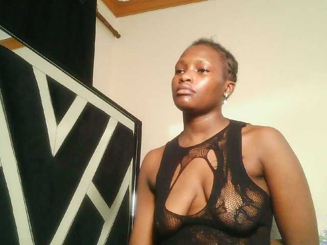 Oliviablue live cam on BongaCams